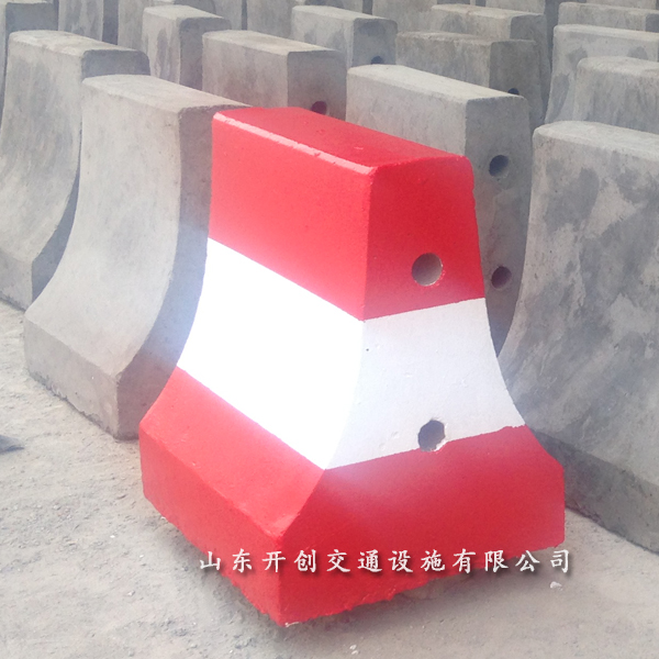 40×45大红色水泥隔离墩