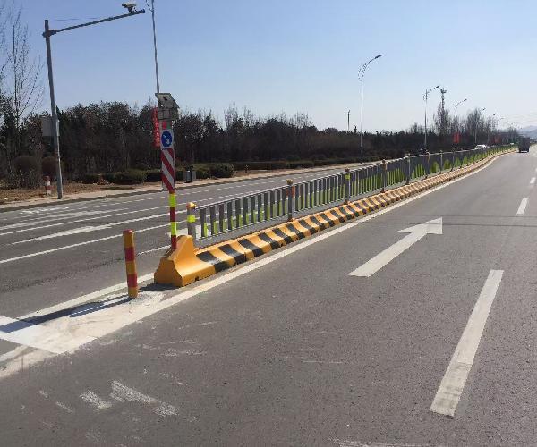 江苏实力强的马路防撞墩厂家推荐,专业靠谱全国配送源头厂家可参考山东开创交通设施有限公司