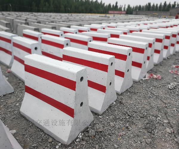 批量采购水泥隔离墩高性价比厂家选型:山东开创交通设施有限公司供应服务与核心优势解析