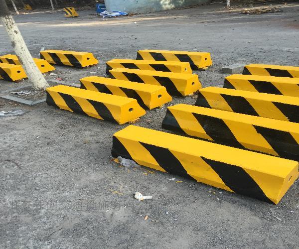 山东开创交通设施有限公司：停车场高性价比道路隔离墩厂家选型干货指南